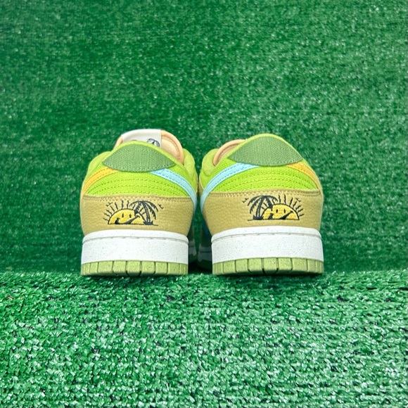 Nike Dunk Low Shoes - Picture 4 of 8